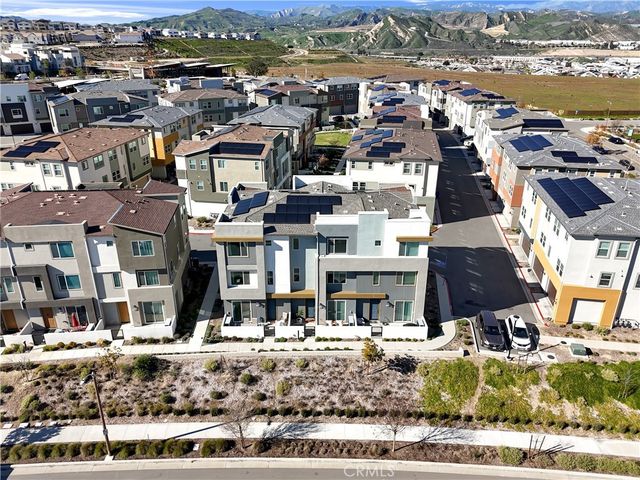 27582 Manzanita, Valencia, CA 91381