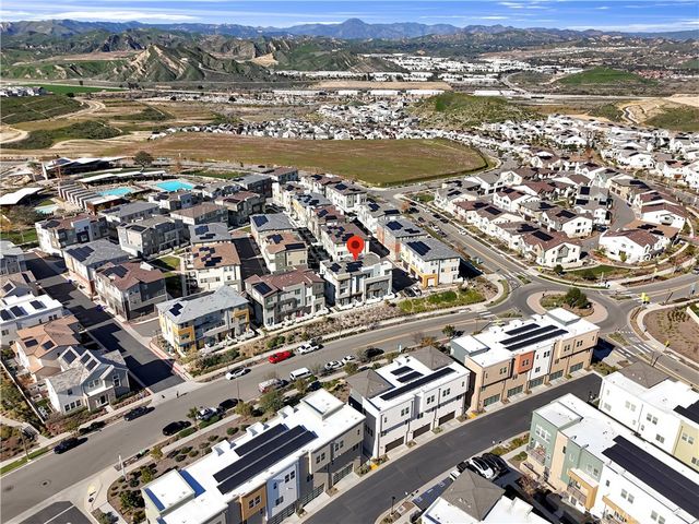 27582 Manzanita, Valencia, CA 91381