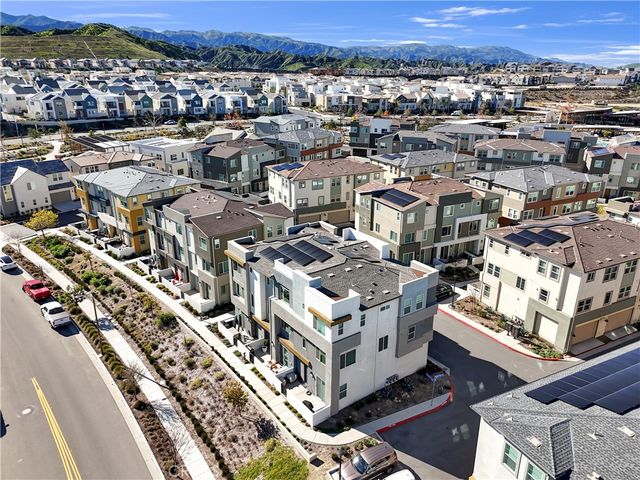 27582 Manzanita, Valencia, CA 91381