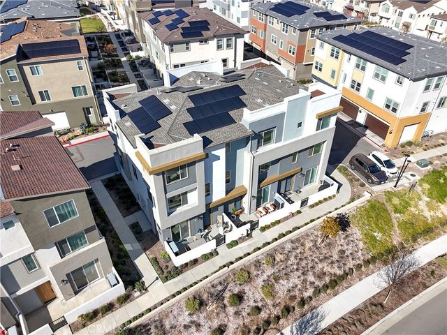 27582 Manzanita, Valencia, CA 91381