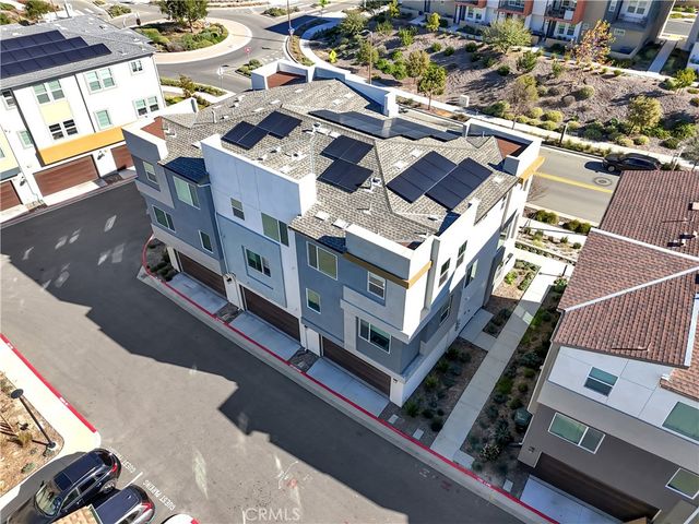 27582 Manzanita, Valencia, CA 91381