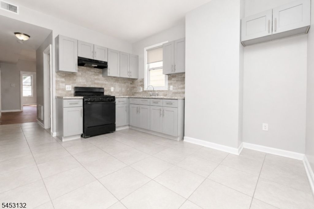 143 Pearsall Ave, Jersey City, NJ 07305 — photo 4