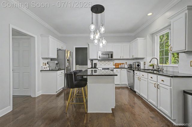 8179 Creekside Drive, Westland, MI 48185