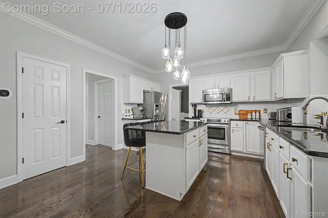 8179 Creekside Drive, Westland, MI 48185