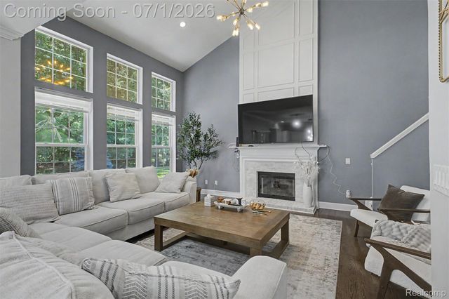 8179 Creekside Drive, Westland, MI 48185