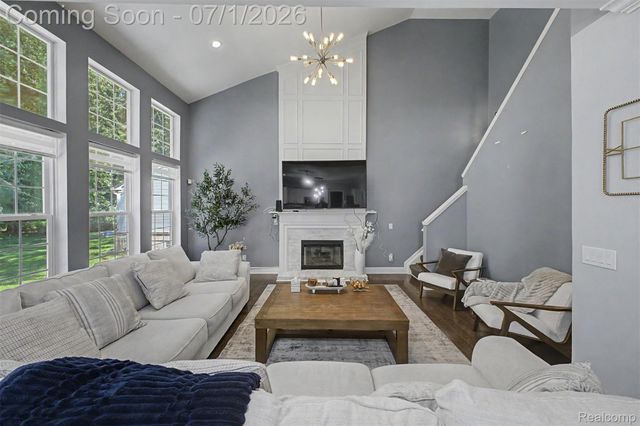 8179 Creekside Drive, Westland, MI 48185