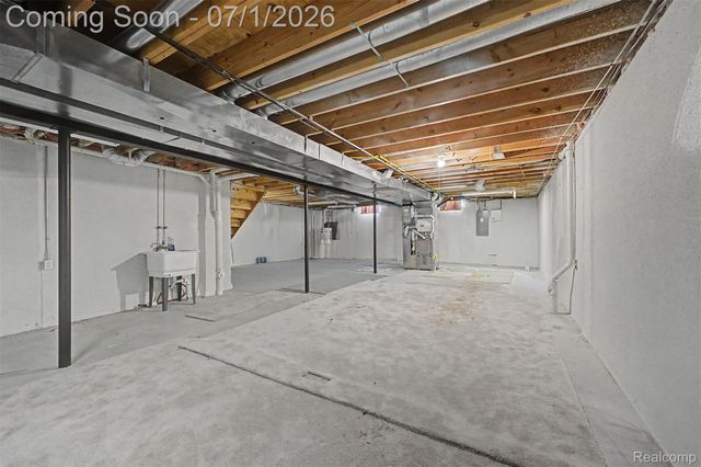 8179 Creekside Drive, Westland, MI 48185