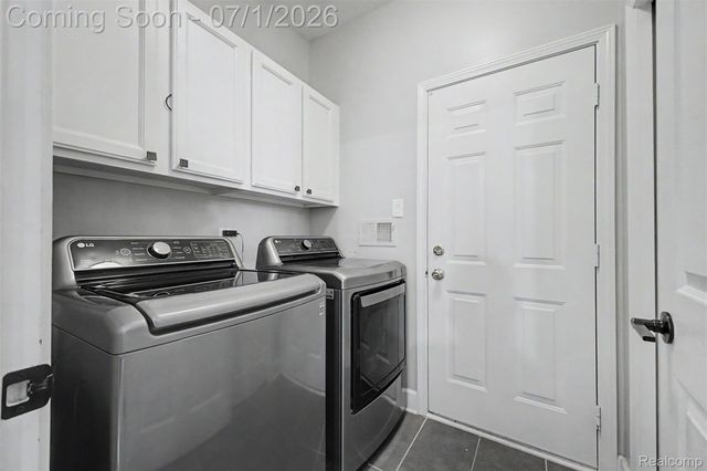 8179 Creekside Drive, Westland, MI 48185