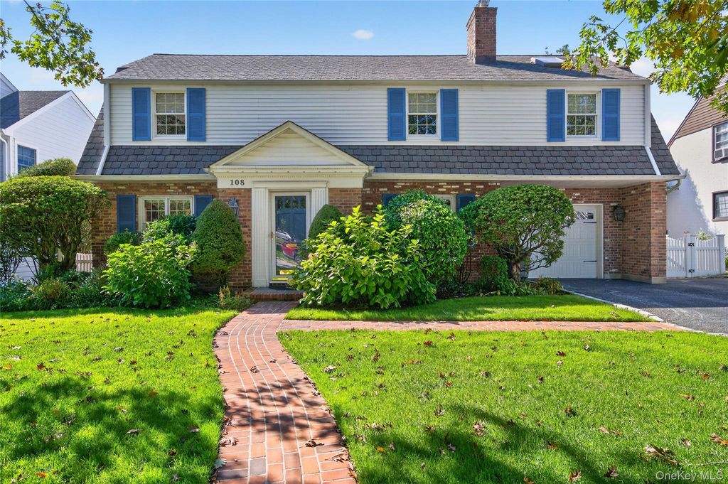 108 Kingsbury Road, Garden City, NY 11530 — photo 2