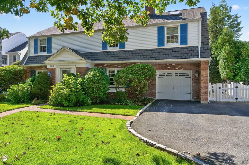 108 Kingsbury Road, Garden City, NY 11530 — photo 3