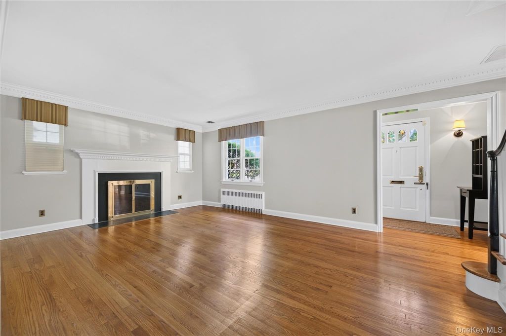 108 Kingsbury Road, Garden City, NY 11530 — photo 5
