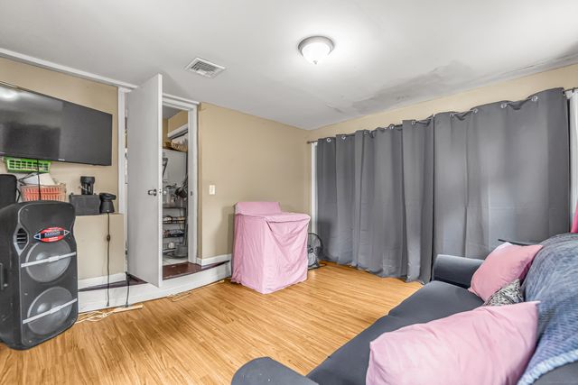 242 Pearl Harbor Street, Bridgeport, CT 06610