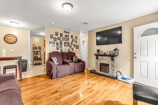 242 Pearl Harbor Street, Bridgeport, CT 06610