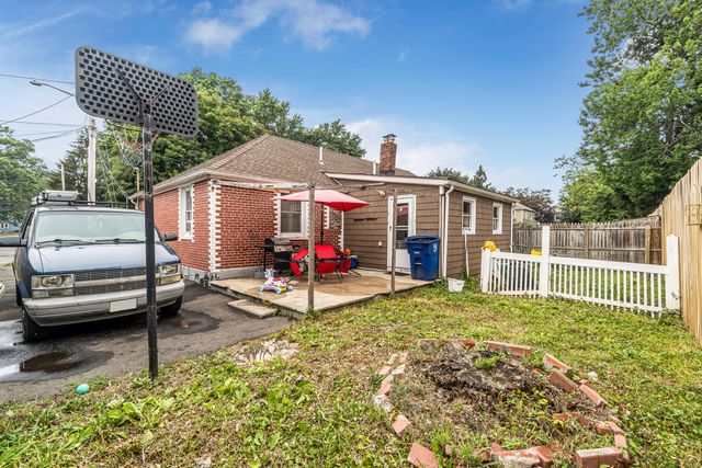 242 Pearl Harbor Street, Bridgeport, CT 06610