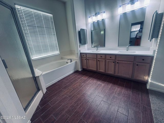 12490 N Wayfarer Way, Oro Valley, AZ 85755