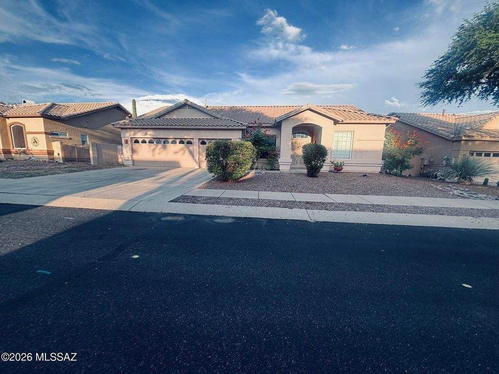 12490 N Wayfarer Way, Oro Valley, AZ 85755