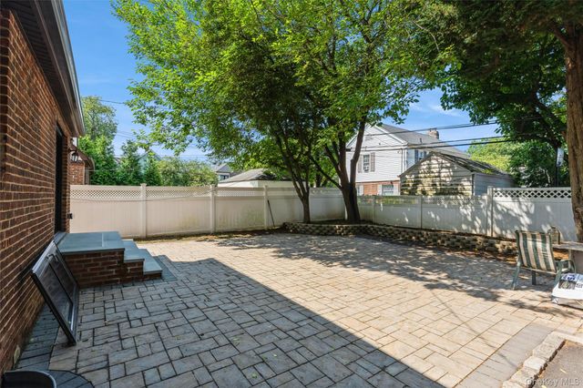 7 Bayview Terrace, Manhasset, NY 11030