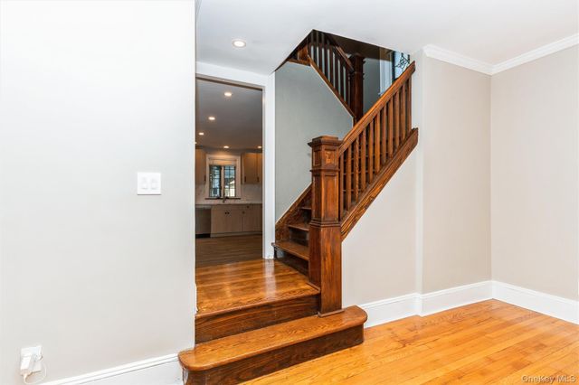 7 Bayview Terrace, Manhasset, NY 11030
