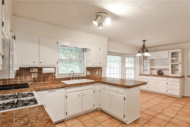 2851 Thornridge Drive, Atlanta, GA 30340