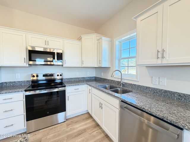 768 Aria Lane, Hubert, NC 28539