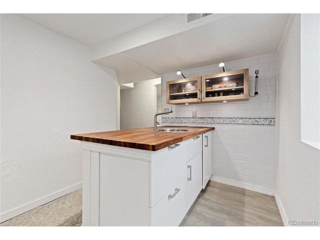 8266 S Logan Ct, Littleton, CO 80122
