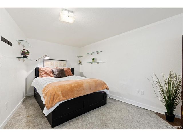 8266 S Logan Ct, Littleton, CO 80122