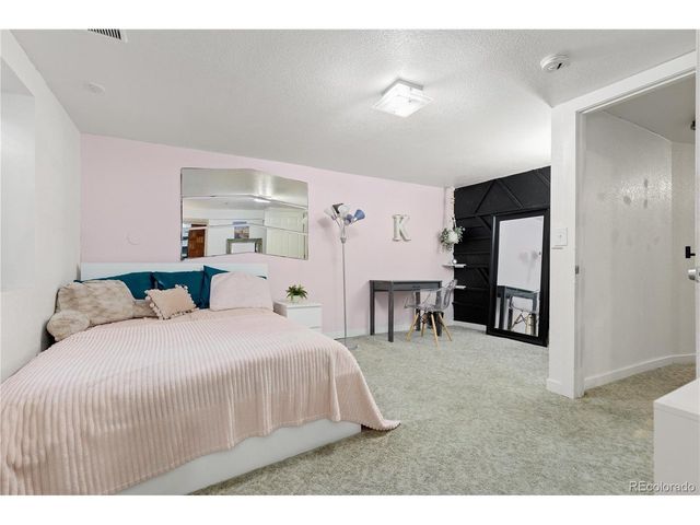 8266 S Logan Ct, Littleton, CO 80122