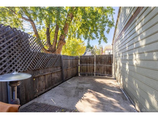8266 S Logan Ct, Littleton, CO 80122
