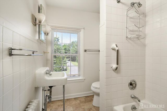 16 Station Road, Cranbury, NJ 08512