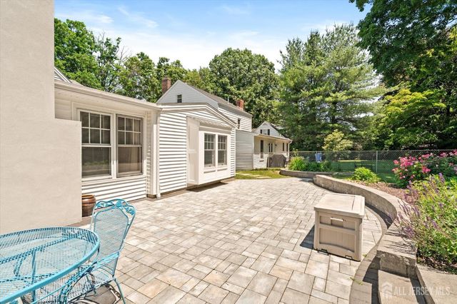 16 Station Road, Cranbury, NJ 08512
