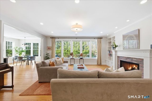 17 Bittersweet Way, Stonington, CT 06378