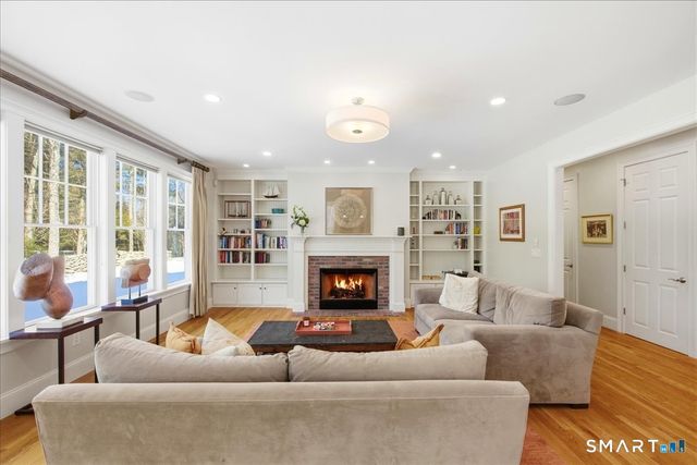 17 Bittersweet Way, Stonington, CT 06378