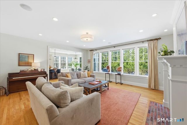 17 Bittersweet Way, Stonington, CT 06378