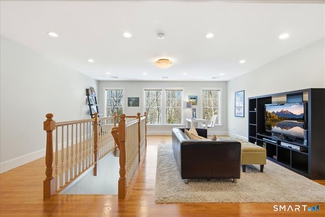 17 Bittersweet Way, Stonington, CT 06378