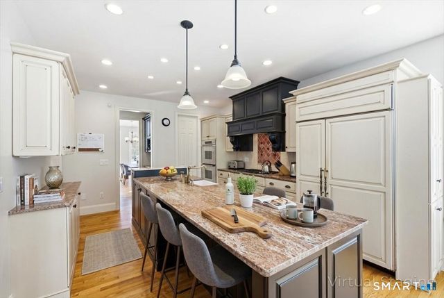 17 Bittersweet Way, Stonington, CT 06378