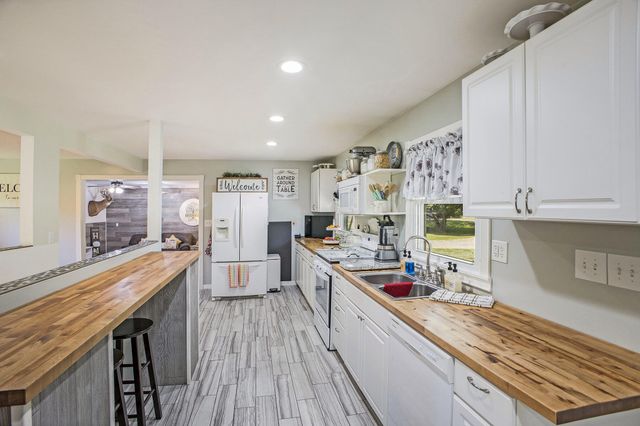 17475 W US Highway 223, Woodstock Twp, MI 49220