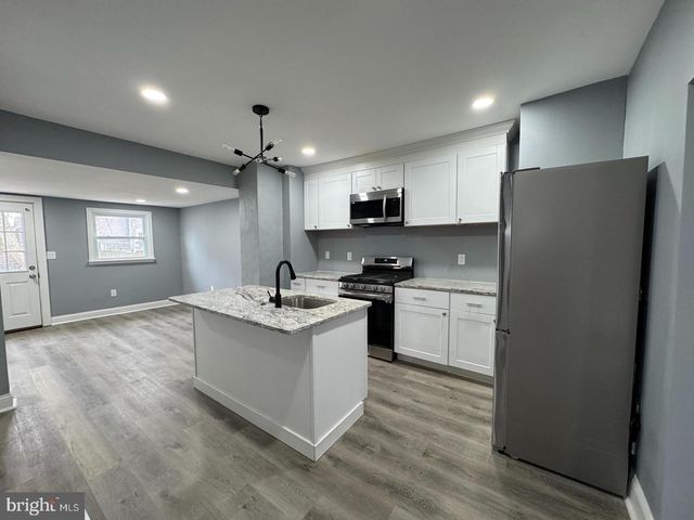 316 CLEMENTS BRIDGE RD, Barrington, NJ 08007