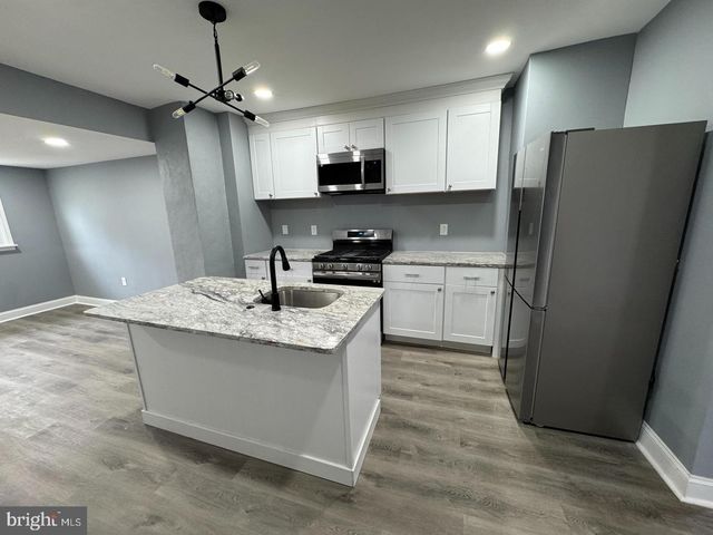316 CLEMENTS BRIDGE RD, Barrington, NJ 08007