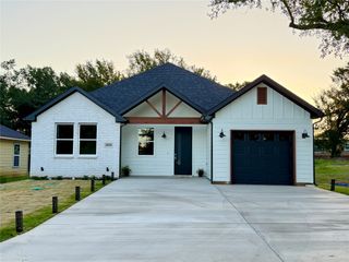 3009 Rock Wood Drive, Granbury, TX 76048