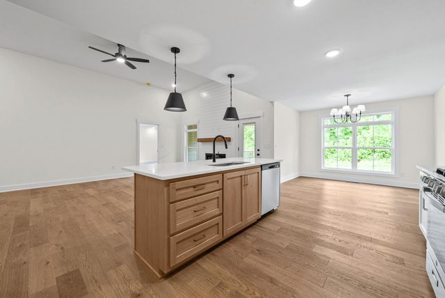 979 Bankside Dr, Clarksville, TN 37043