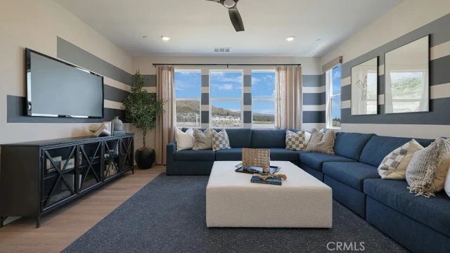 2164 Aneto Way, Santa Paula, CA 93060