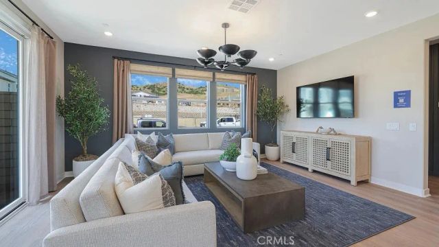 2164 Aneto Way, Santa Paula, CA 93060