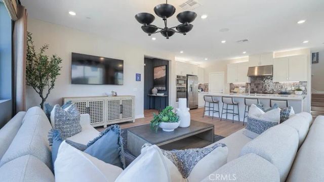 2164 Aneto Way, Santa Paula, CA 93060