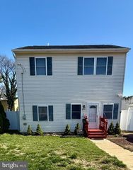 614 W 5TH ST, Palmyra, NJ 08065