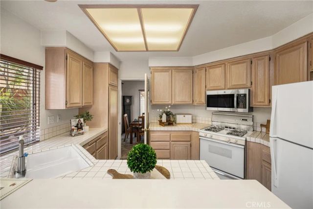 39876 Via Castana, Murrieta, CA 92563