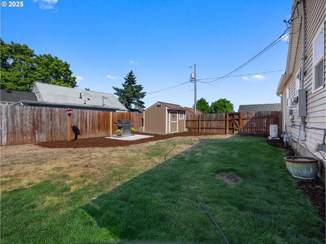 316 BERKLEY Ave, Molalla, OR 97038