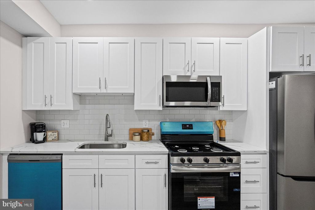 Image 10 of property listing at 1915 N BENTALOU ST, Baltimore, MD 21216