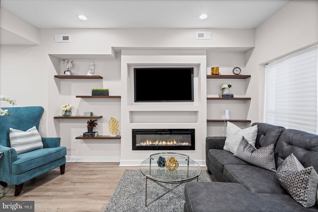 Image 3 of property listing at 1915 N BENTALOU ST, Baltimore, MD 21216