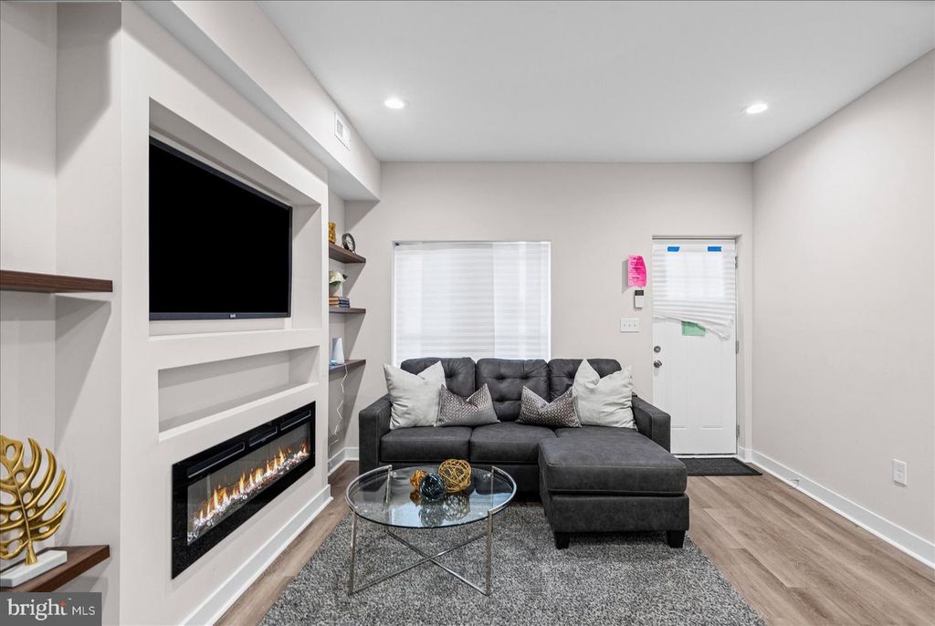 Image 4 of property listing at 1915 N BENTALOU ST, Baltimore, MD 21216