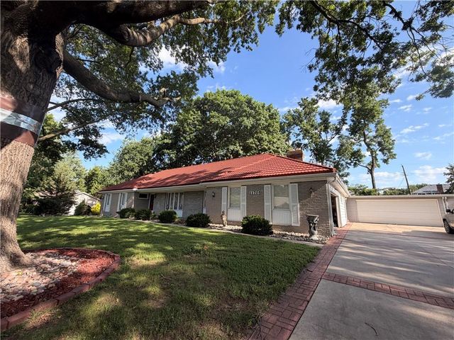 11705 W 60th Place, Shawnee, KS 66203